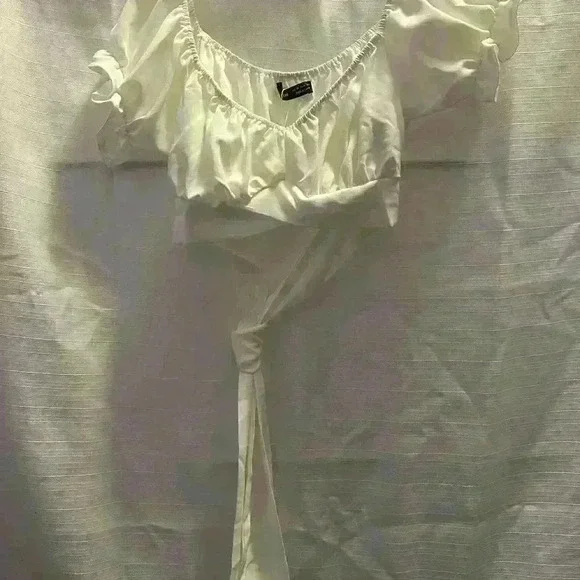 SHEIN Vcay NWT, ruffled, tie in back crop top, women’s size 2 - Picture 4 of 4